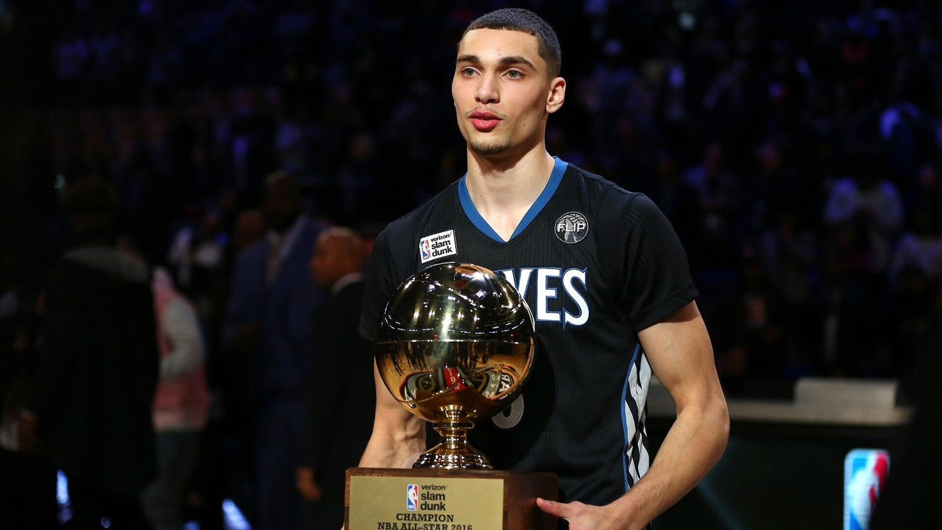 开云网页版-Ning回归引爆魔都，首秀七次击杀，FPX主场因他而燃烧，王者归来！Ning首秀七杀点燃FPX主场